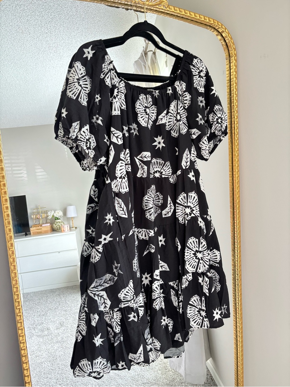 Wonderly Black and White Floral Puff-Sleeve Mini Dress